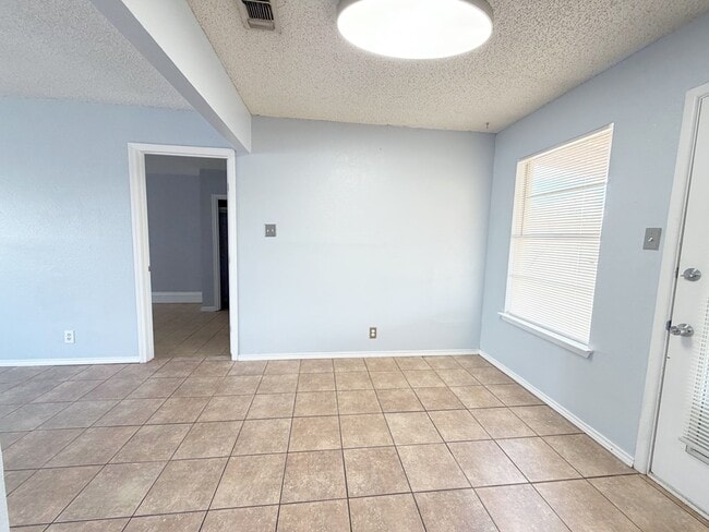Building Photo - 2 Star Cir