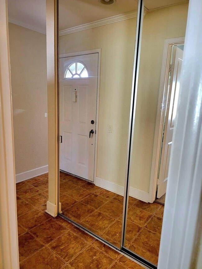 Building Photo - 8604 Via Mallorca