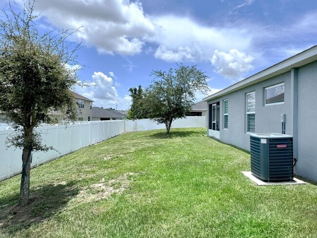 Building Photo - Beautiful 4-BR, 2-BA “Budget Friendly”– So...