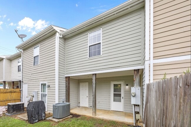 Building Photo - 20 Cheltenham Dr