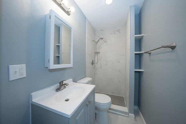 Building Photo - 732 Buck Ln