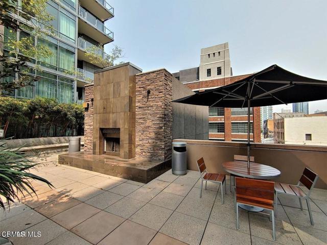 Building Photo - 1100 S Hope St