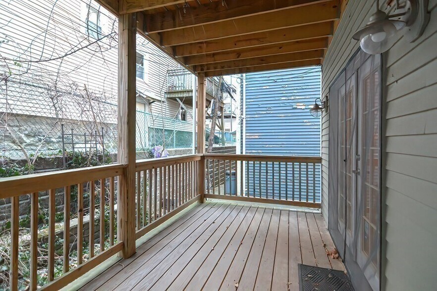 Building Photo - 176 Hillside St