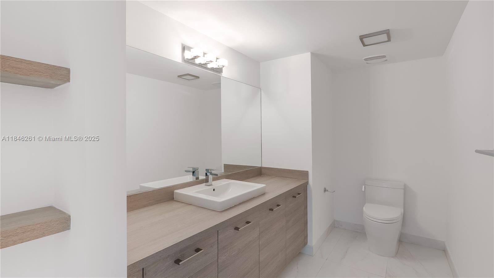 Building Photo - 400 Sunny Isles Blvd