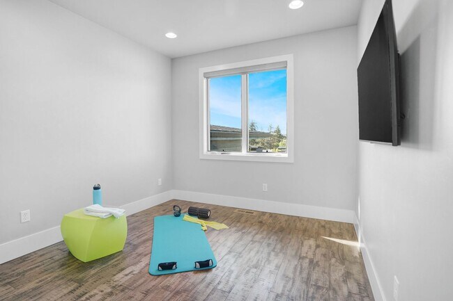 Building Photo - MOVE IN SPECIAL $1500 OFF FIRST MONTHS RENT / Beautiful home in the gated community of Tetherow