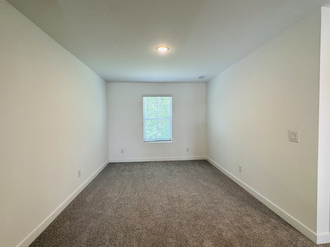 Building Photo - 114 Kingswood Ter