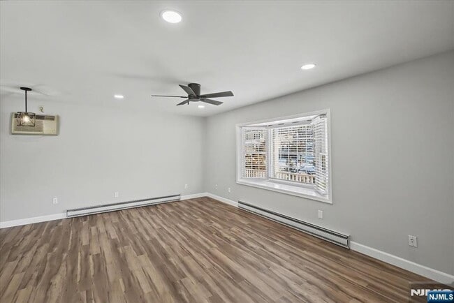 Building Photo - 85 Sheridan Ave