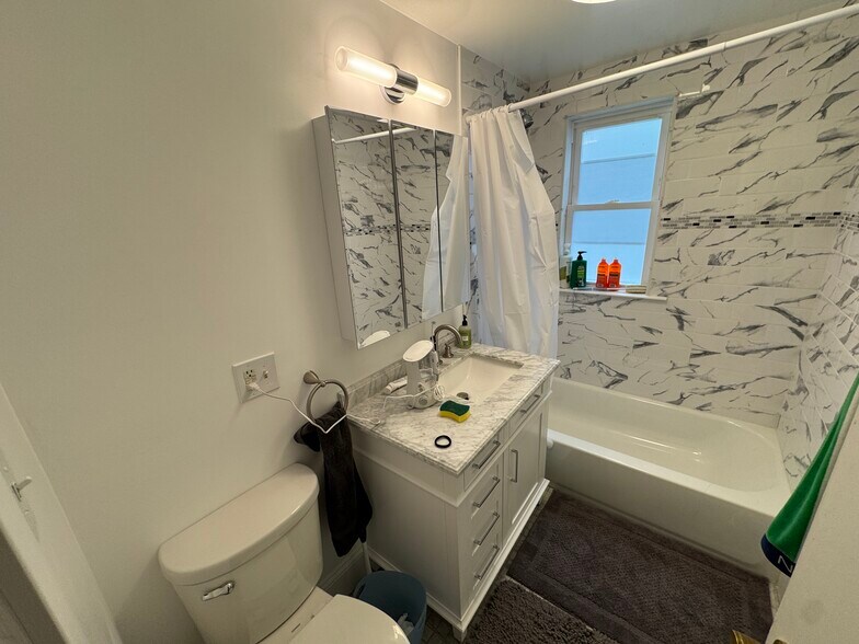 Building Photo - 9 Burnham St