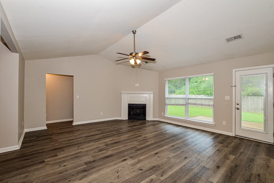 Building Photo - 13183 Sandbourne S