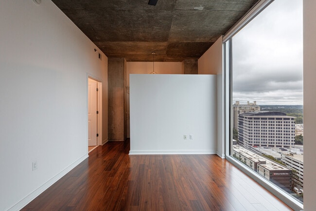Building Photo - 3324 Peachtree Rd NE