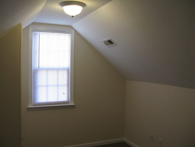 Building Photo - 7809 Silktree Pl