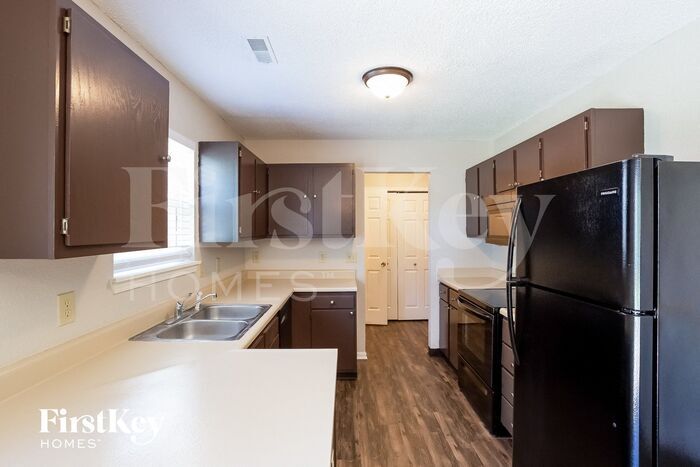 Building Photo - 18009 Sanibel Cir