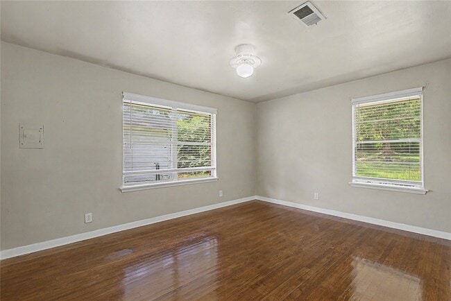 Building Photo - 802 Cline St
