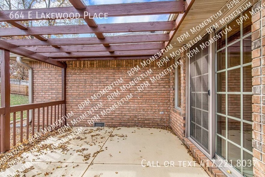Building Photo - 664 E Lakewood St
