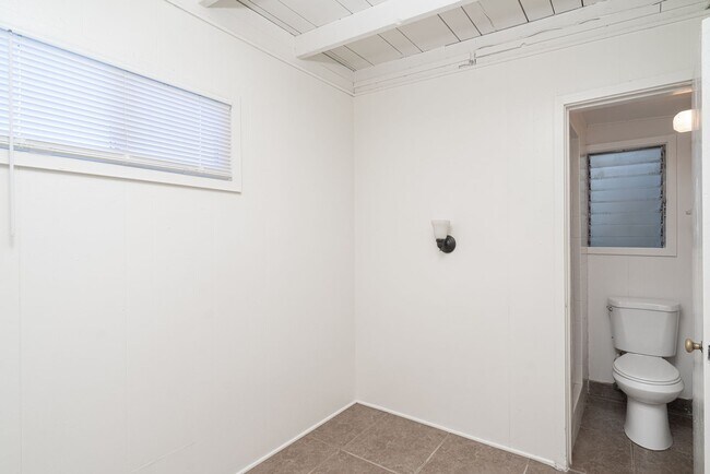 Building Photo - 218 29th St