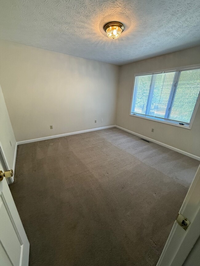 Building Photo - 3405 Fairway Dr