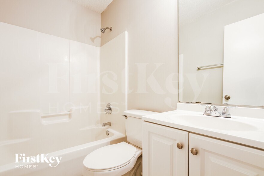 Building Photo - 110 Waderich Ln