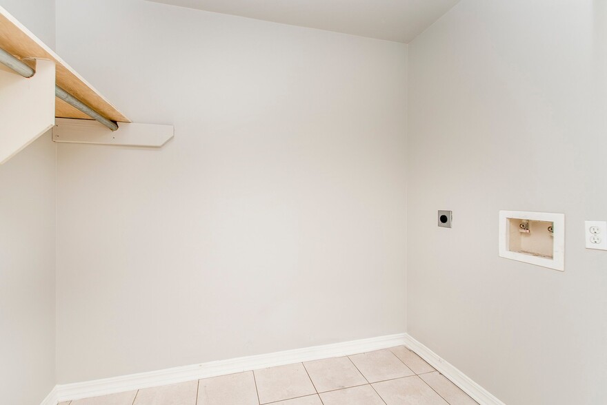 Building Photo - 48289 Alack Ln