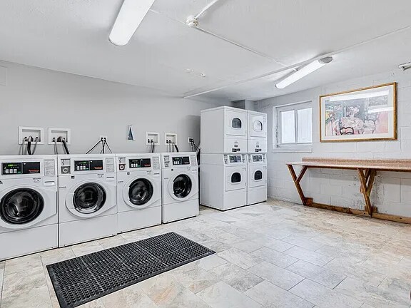 Building Photo - 630 W Fisher Ave