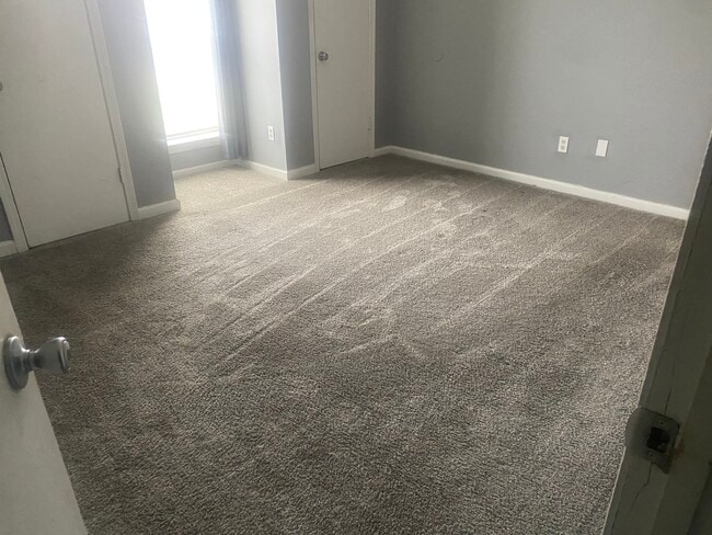 Building Photo - 656 N Pass Rd