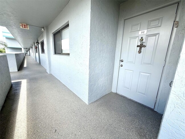 Building Photo - 4725 Lucerne Lakes Blvd E