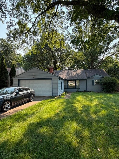Building Photo - 220 Greenvale Rd