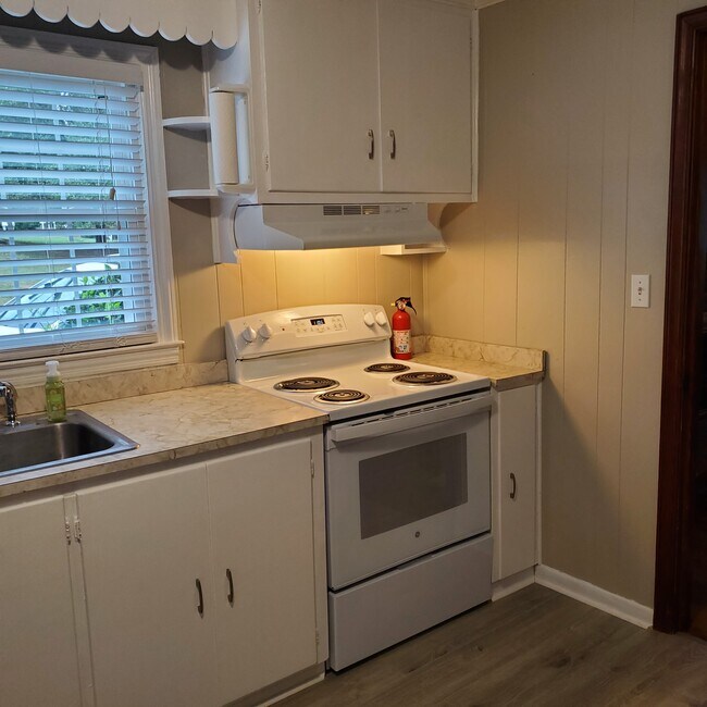 Building Photo - 4215 Randleman Rd