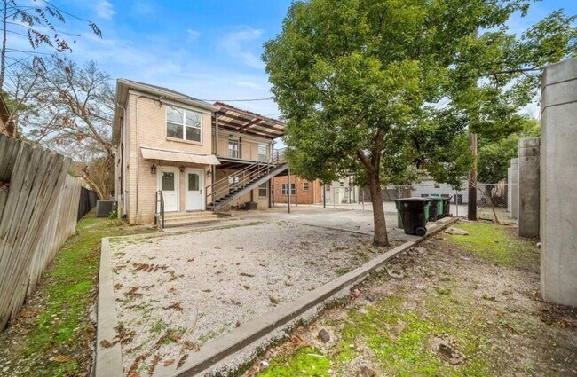 Building Photo - 1635 Castle Ct