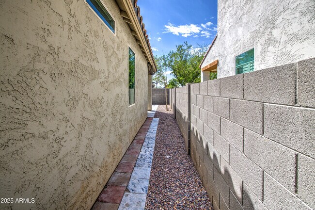 Building Photo - 15424 N 22nd Ln