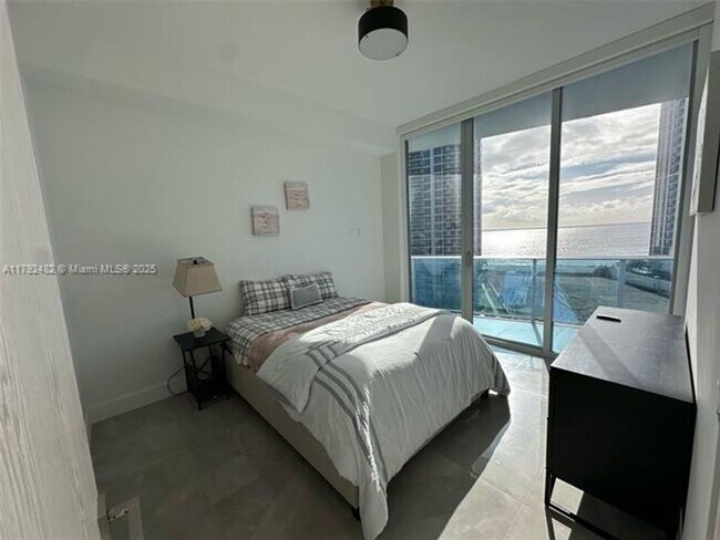 Building Photo - 17550 Collins Ave