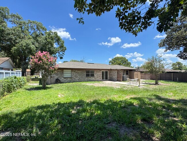 Building Photo - 517 Cody Dr