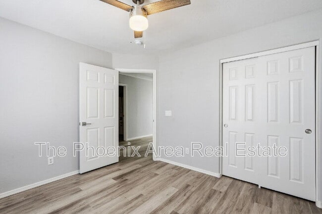 Building Photo - 534 E Bartlett Way