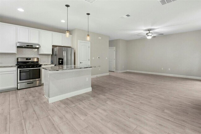 Building Photo - 9800 Betulla Dr