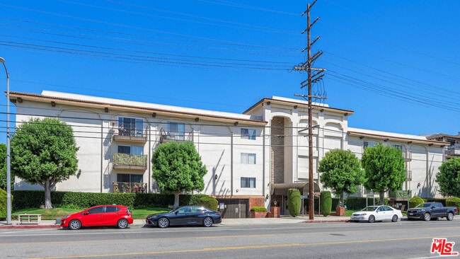 Building Photo - 12801 Moorpark St
