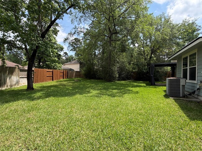 Building Photo - 10 Druids Glen Pl