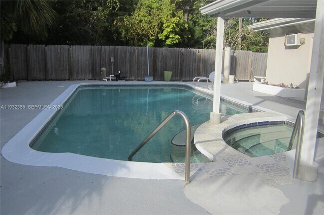 Building Photo - 2019 Fletcher St