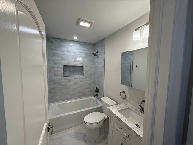 Building Photo - 50 Greenhouse Rd