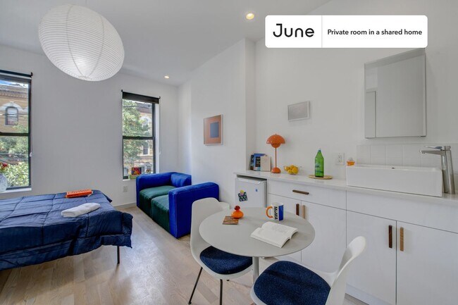 Building Photo - 827 Halsey St