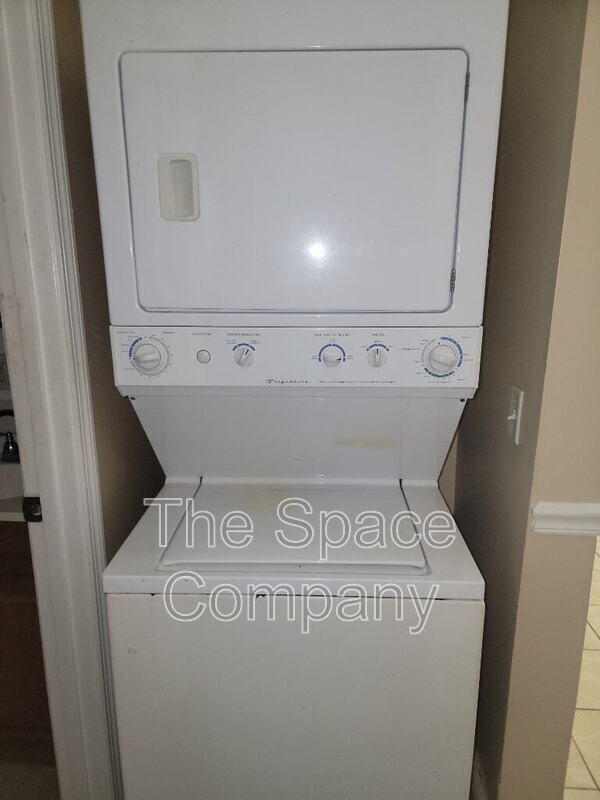 Building Photo - 995 King St