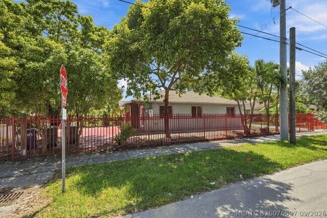 Building Photo - 4952 NW 21st Ave