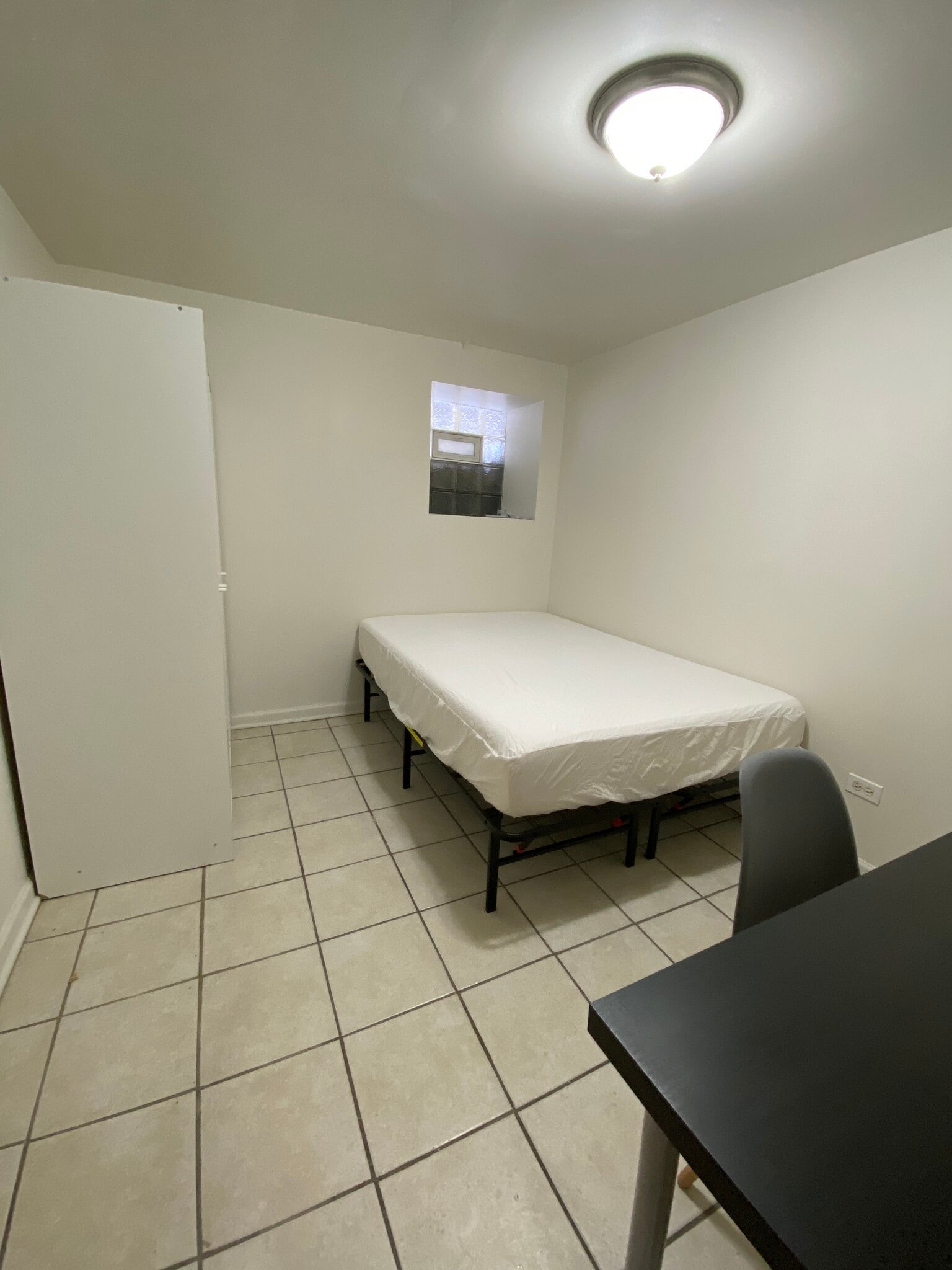 Building Photo - 260 W 24th Pl