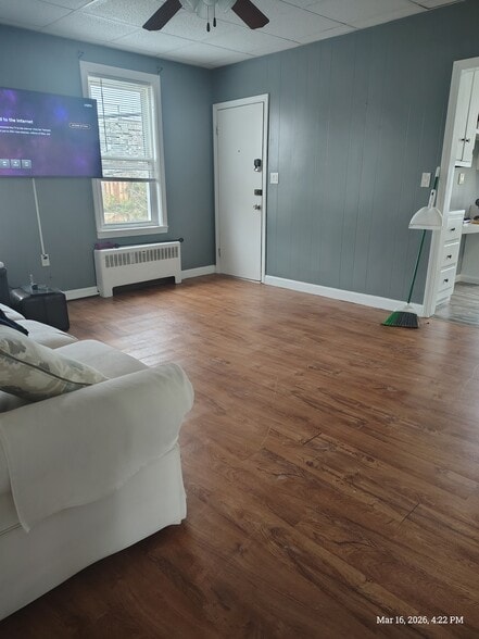 Building Photo - 463 Linden St