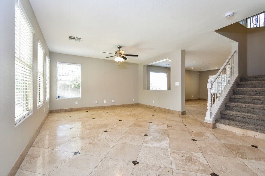 Building Photo - 8429 Shady Pines Dr