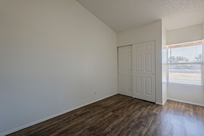 Building Photo - 5821 N 59th Dr