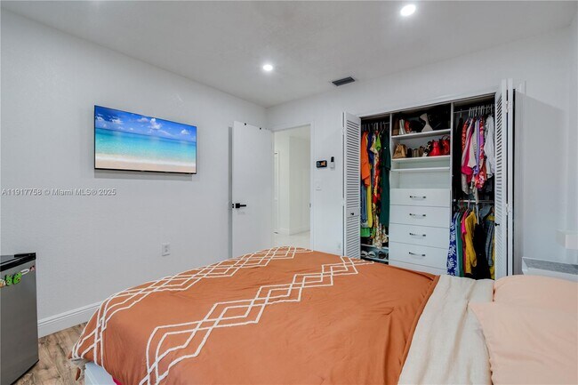 Building Photo - 1025 NW 128th Ct