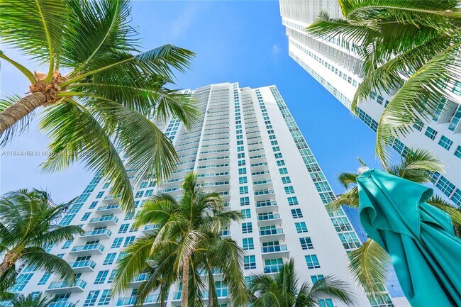 Building Photo - 951 Brickell Ave