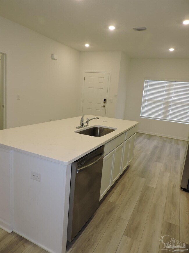 Building Photo - 9629 Sagewood Dr