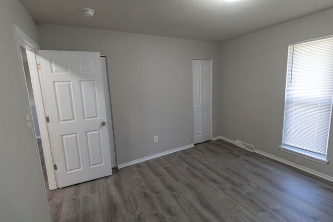 Building Photo - 319 West Blvd N