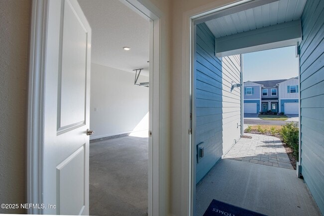 Building Photo - 259 Brandon Lks Dr