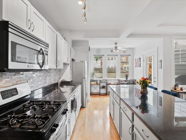 Building Photo - 1813 Bay St SE